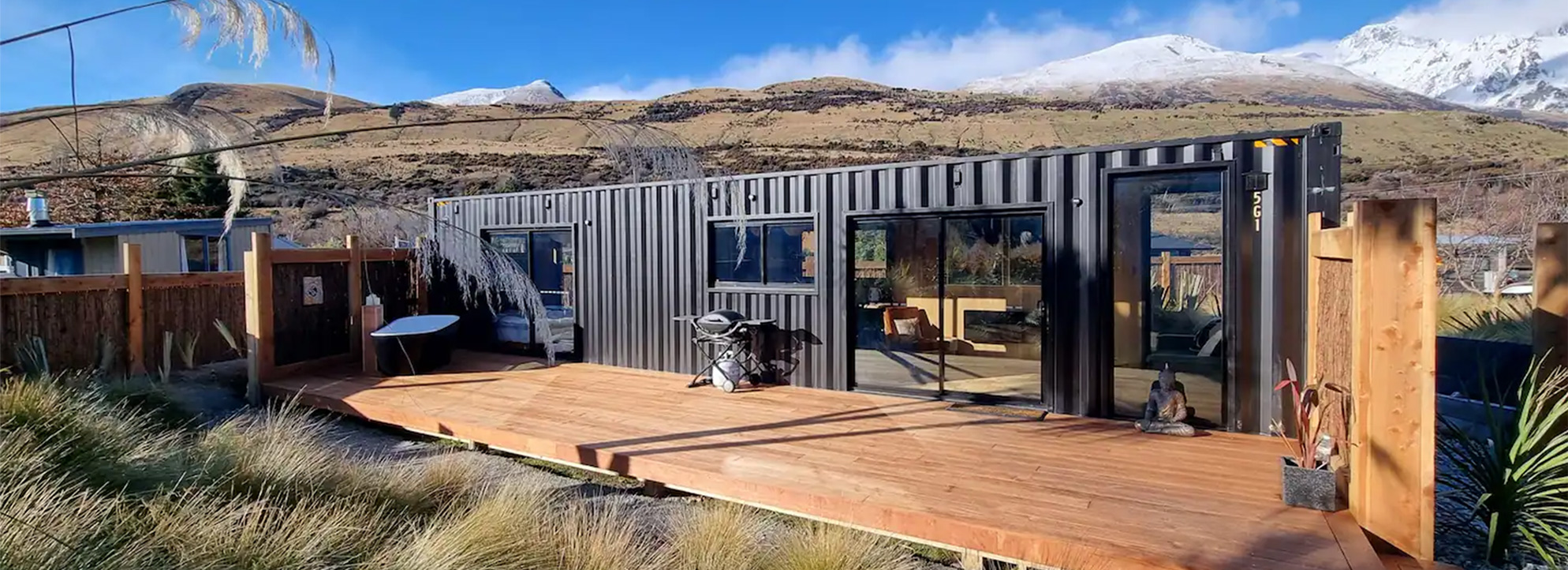 Container retreat in Glenorchy. Source: AirbBnB